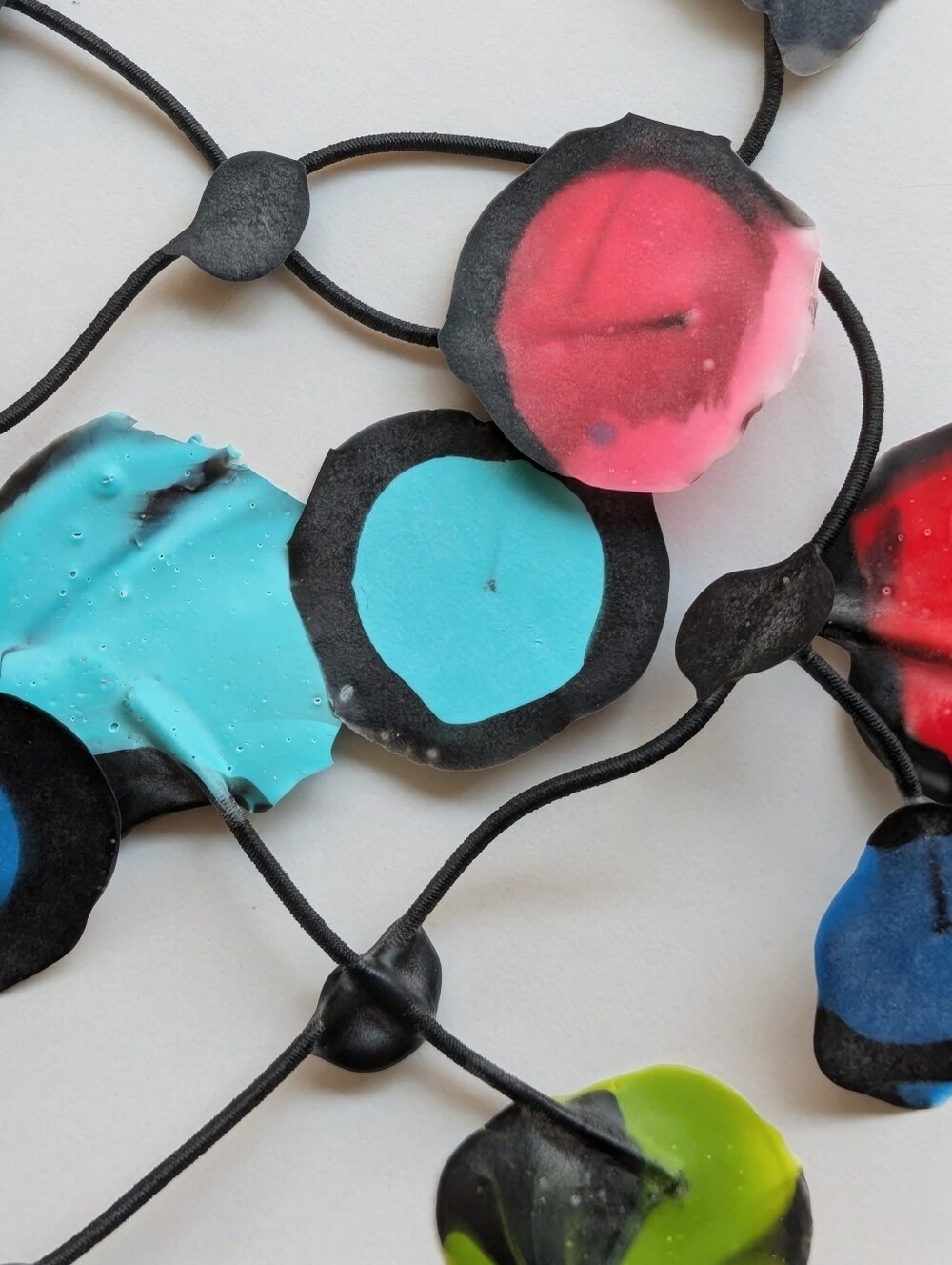 Annemieke Broenink rubber necklace, "Happy" large petals, NWOT
